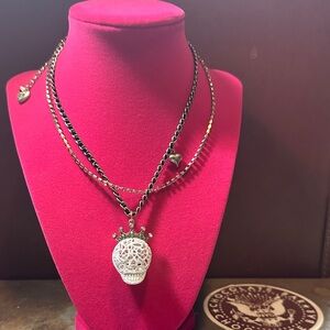 Betsey Johnson white lace SKULL with pink crystal eyes Necklace